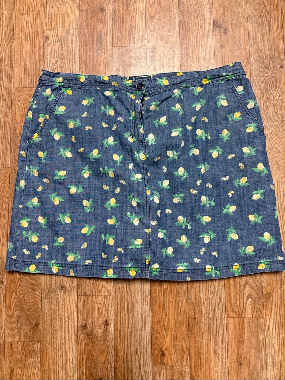 Karen Scott Blue Denim Skort with Yellow Lemon Print